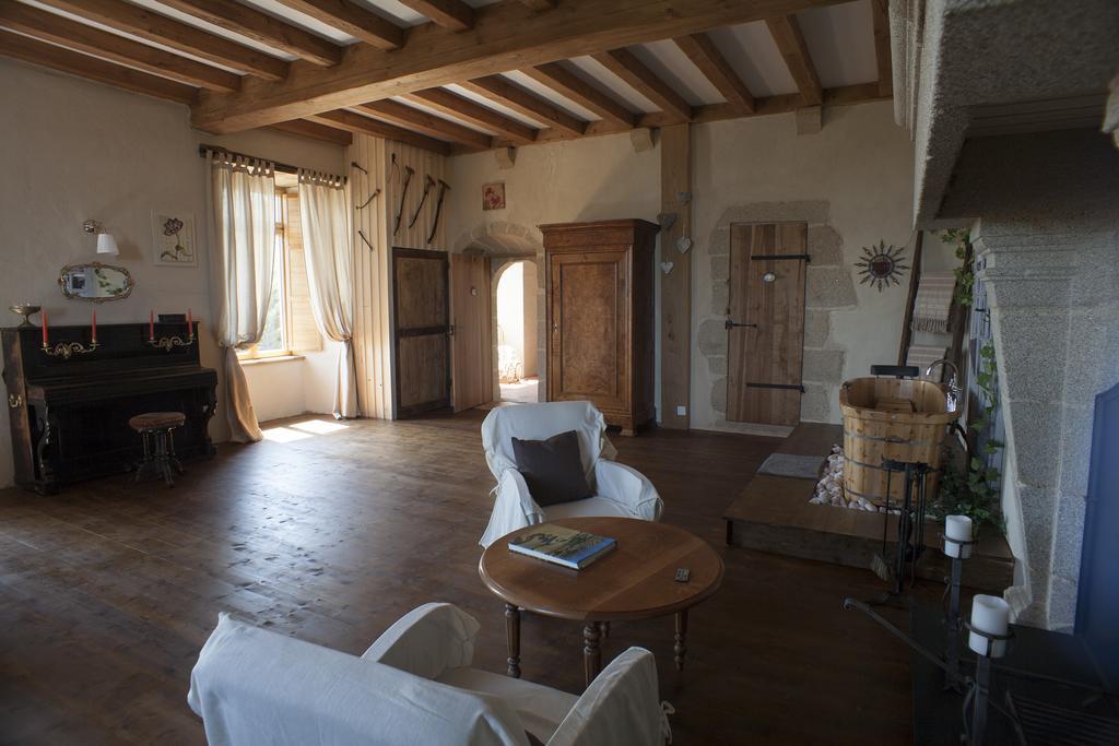 Bed and Breakfast Logis De Riparfonds Bressuire Exterior foto